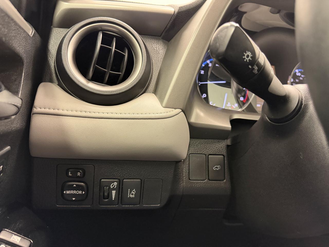Toyota RAV4 Limited FWD (Natl) 2017