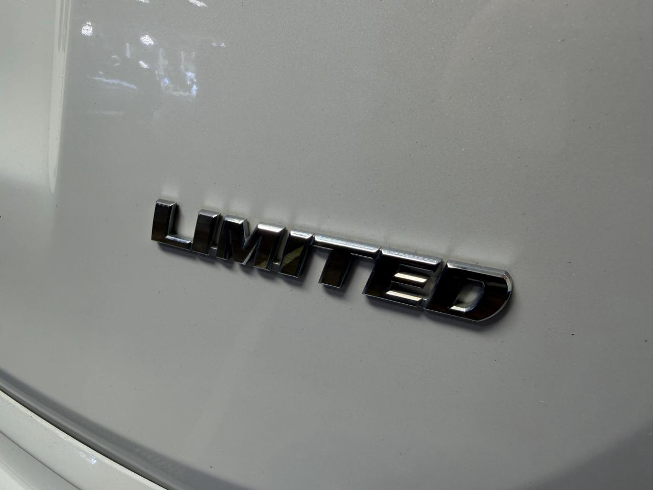 Toyota RAV4 Limited FWD (Natl) 2017