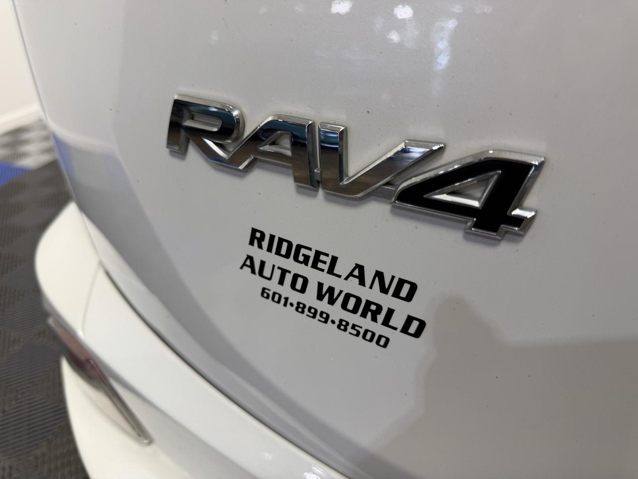 Toyota RAV4 Limited FWD (Natl) 2017