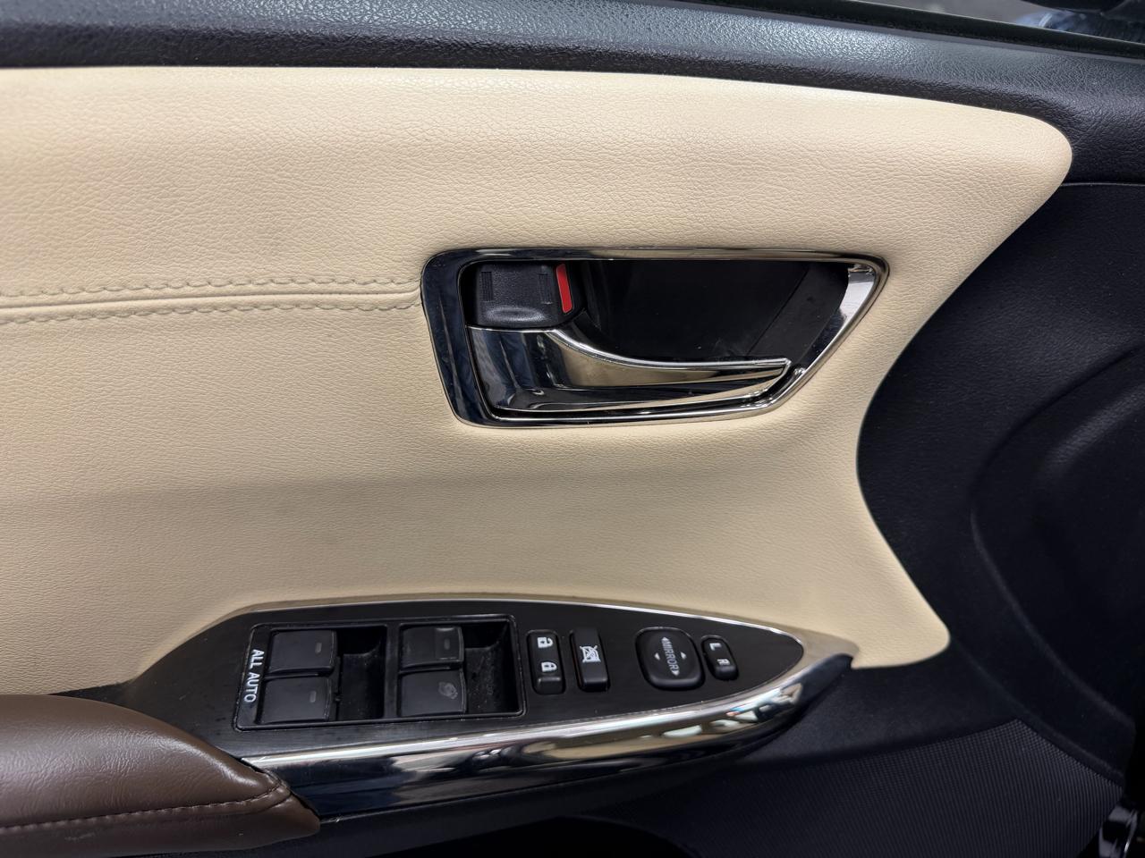 Toyota Avalon Hybrid 4dr Sdn XLE Premium (Natl) 2015