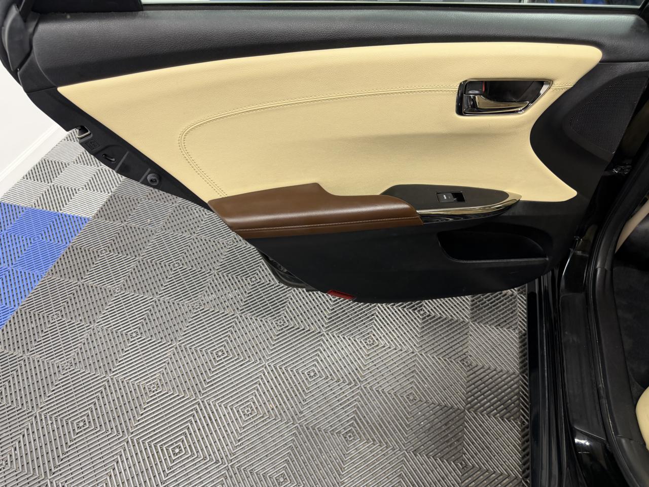 Toyota Avalon Hybrid 4dr Sdn XLE Premium (Natl) 2015