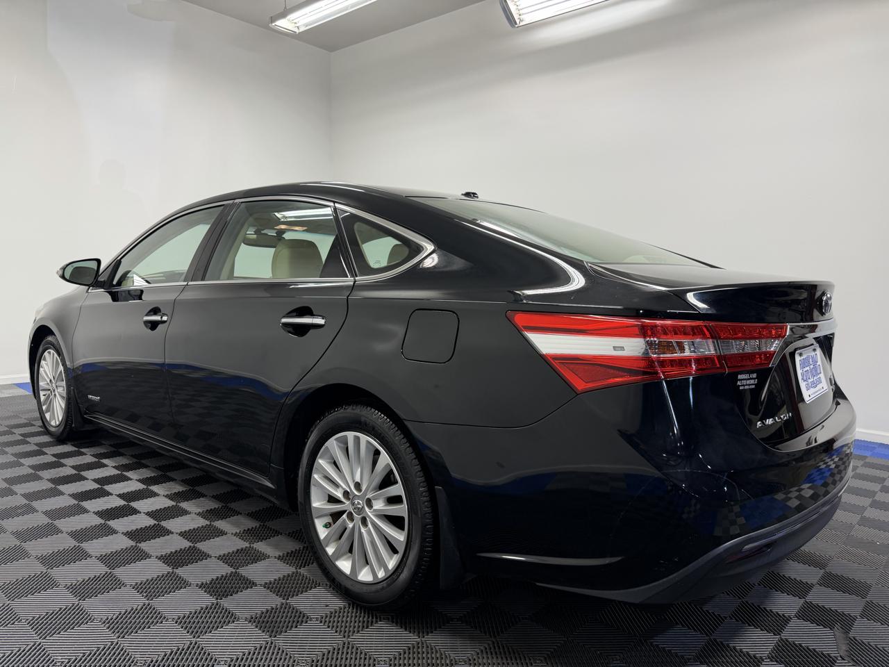 Toyota Avalon Hybrid 4dr Sdn XLE Premium (Natl) 2015
