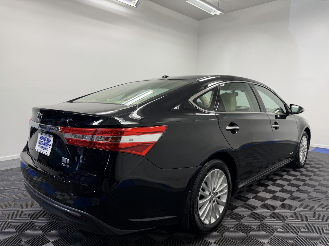 Toyota Avalon Hybrid 4dr Sdn XLE Premium (Natl) 2015