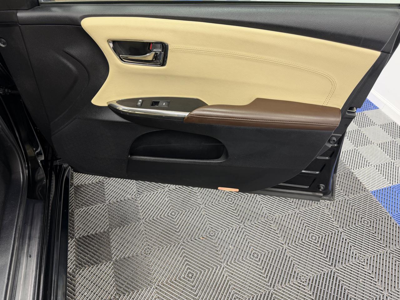 Toyota Avalon Hybrid 4dr Sdn XLE Premium (Natl) 2015