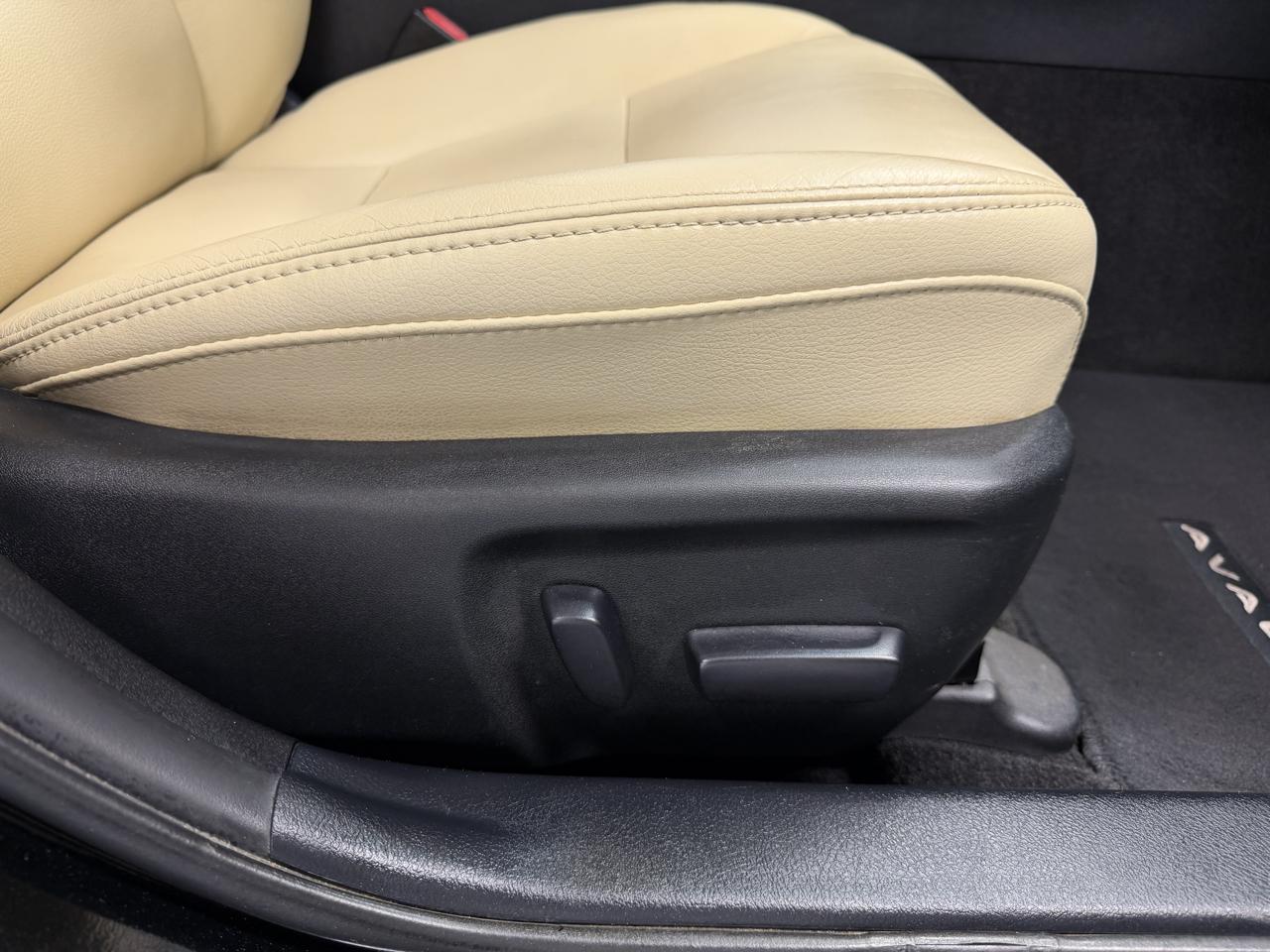 Toyota Avalon Hybrid 4dr Sdn XLE Premium (Natl) 2015