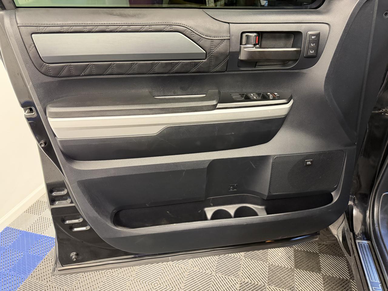Toyota Tundra 4WD Truck CrewMax 5.7L FFV V8 6-Spd AT Platinum (Natl) 2015