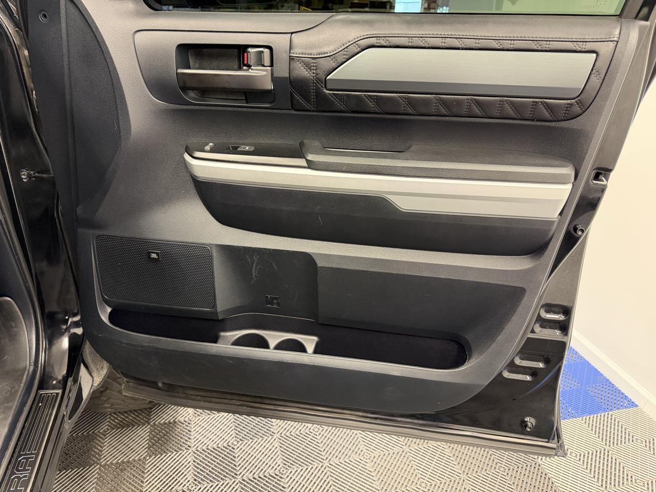 Toyota Tundra 4WD Truck CrewMax 5.7L FFV V8 6-Spd AT Platinum (Natl) 2015