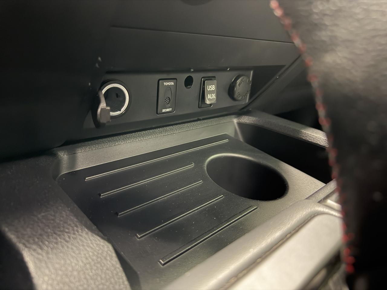 Toyota Tundra 4WD Truck CrewMax 5.7L FFV V8 6-Spd AT Platinum (Natl) 2015