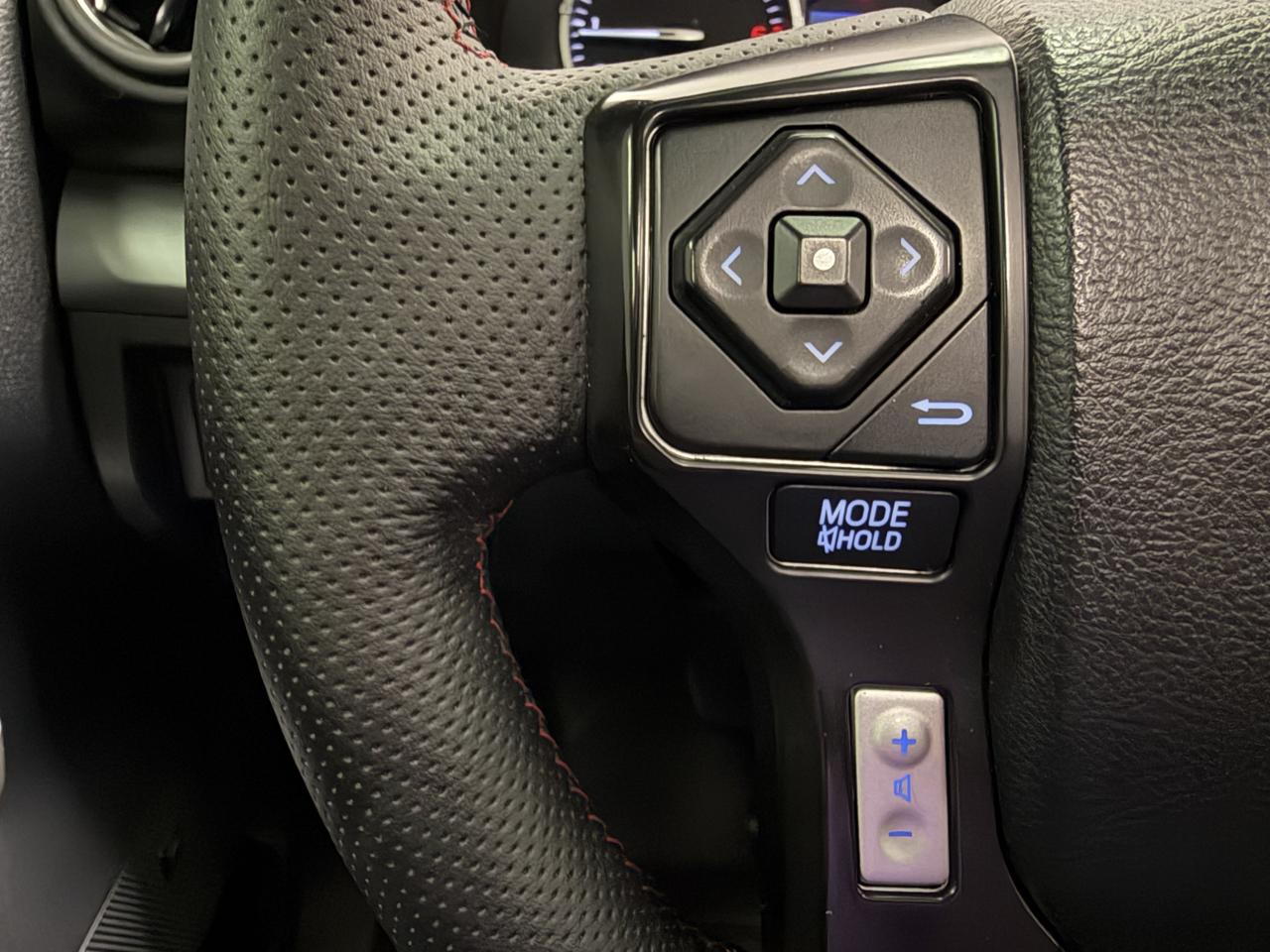 Toyota Tundra 4WD Truck CrewMax 5.7L FFV V8 6-Spd AT Platinum (Natl) 2015