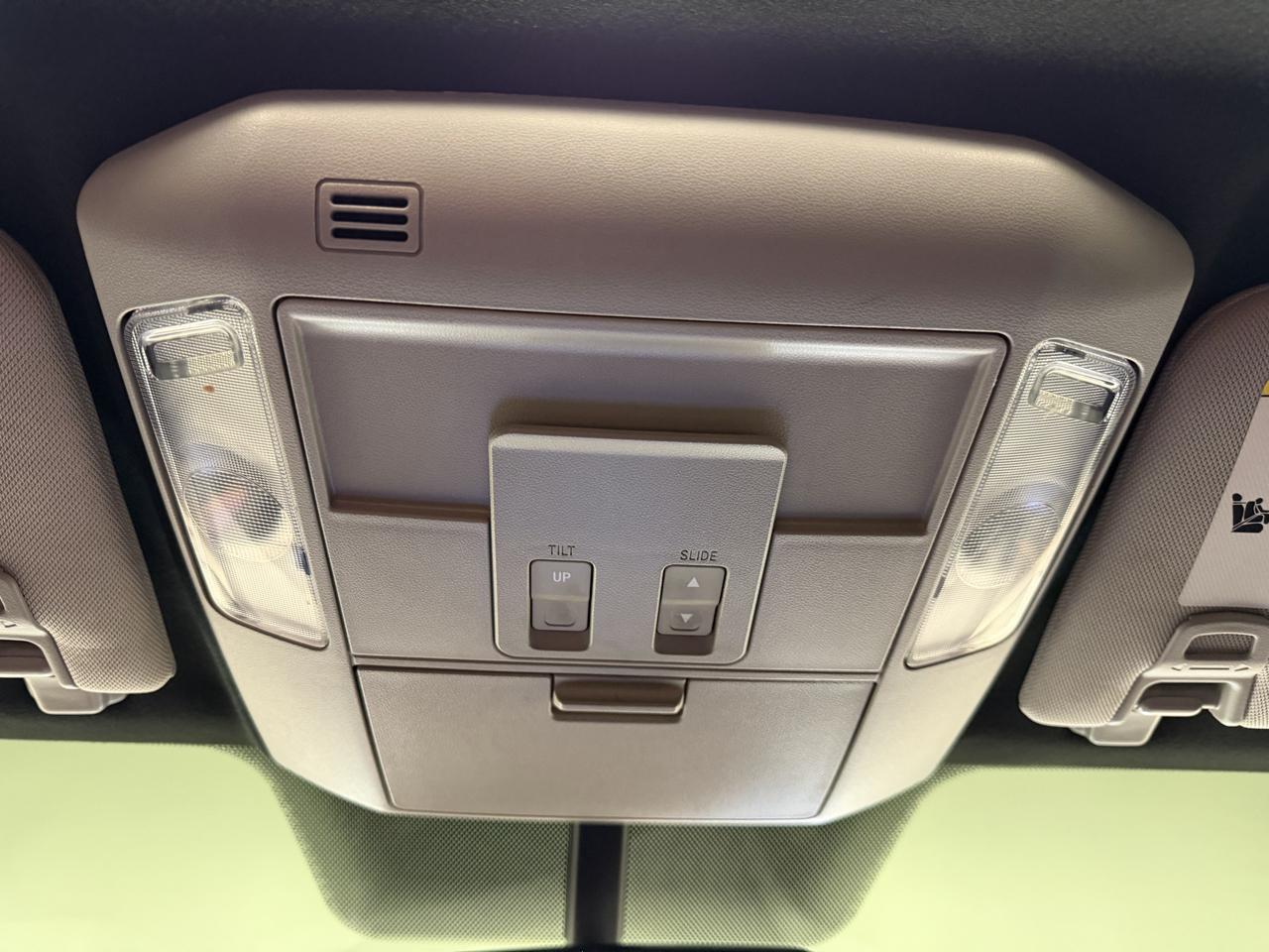 Toyota Tundra 4WD Truck CrewMax 5.7L FFV V8 6-Spd AT Platinum (Natl) 2015