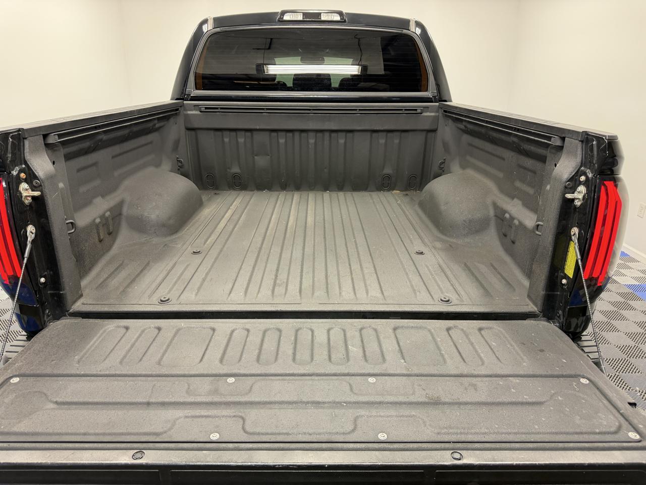 Toyota Tundra 4WD Truck CrewMax 5.7L FFV V8 6-Spd AT Platinum (Natl) 2015
