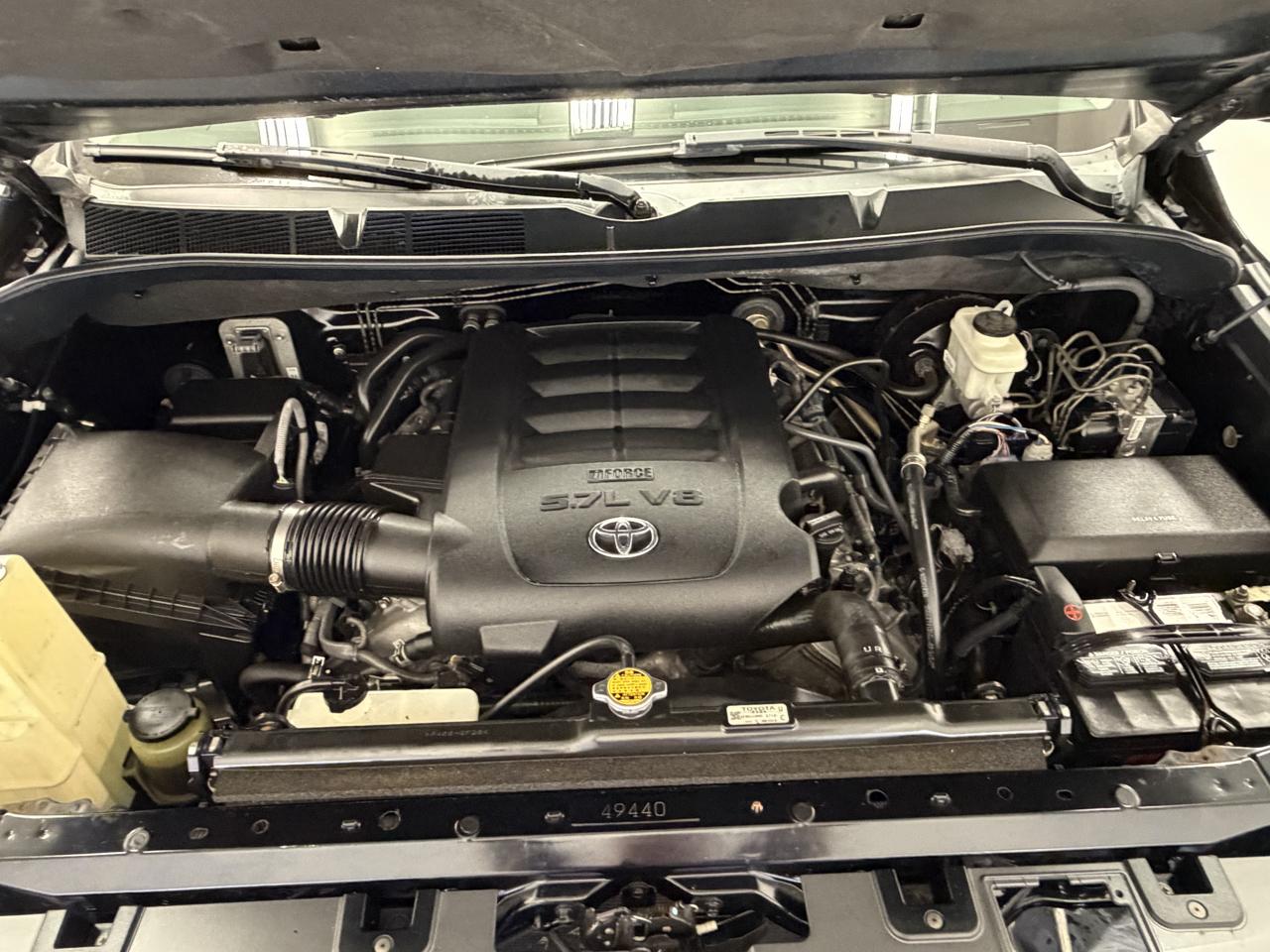 Toyota Tundra 4WD Truck CrewMax 5.7L FFV V8 6-Spd AT Platinum (Natl) 2015