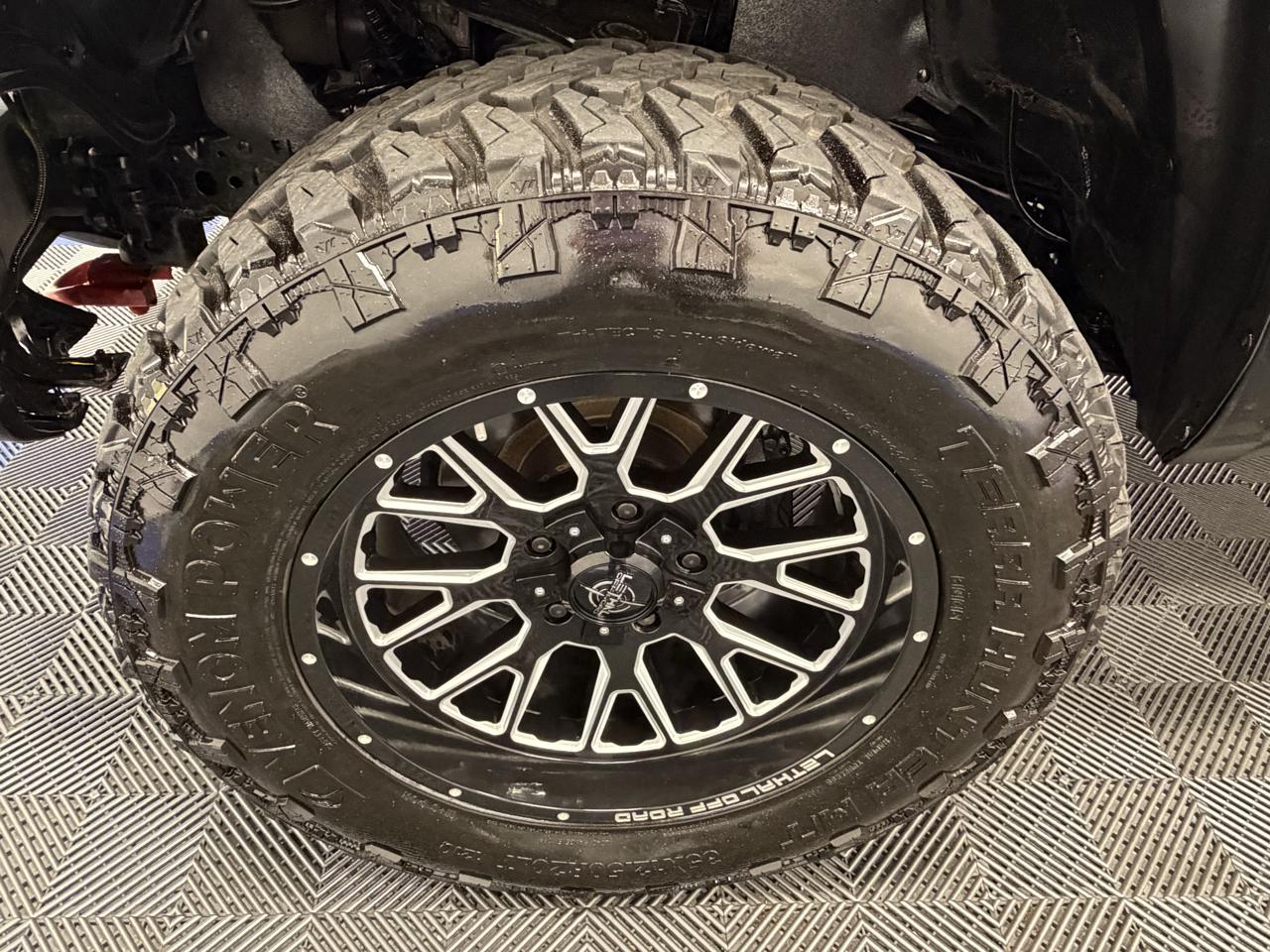 Toyota Tundra 4WD Truck CrewMax 5.7L FFV V8 6-Spd AT Platinum (Natl) 2015