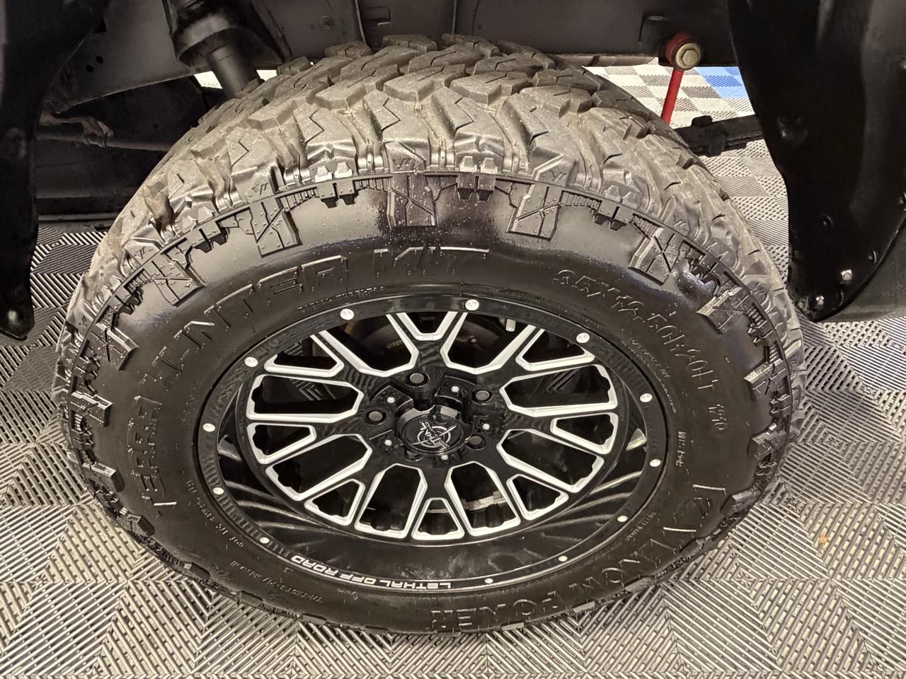 Toyota Tundra 4WD Truck CrewMax 5.7L FFV V8 6-Spd AT Platinum (Natl) 2015