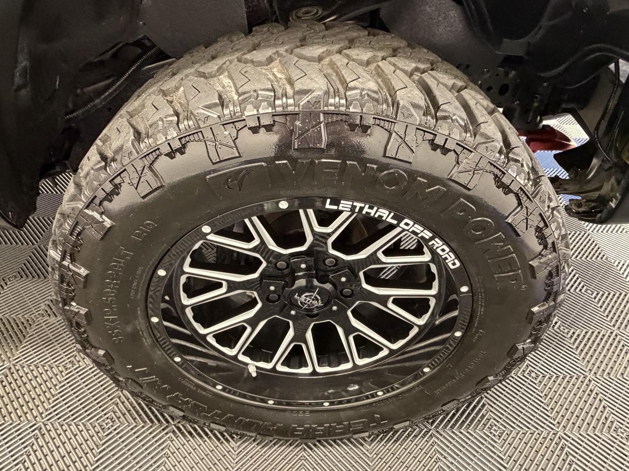 Toyota Tundra 4WD Truck CrewMax 5.7L FFV V8 6-Spd AT Platinum (Natl) 2015