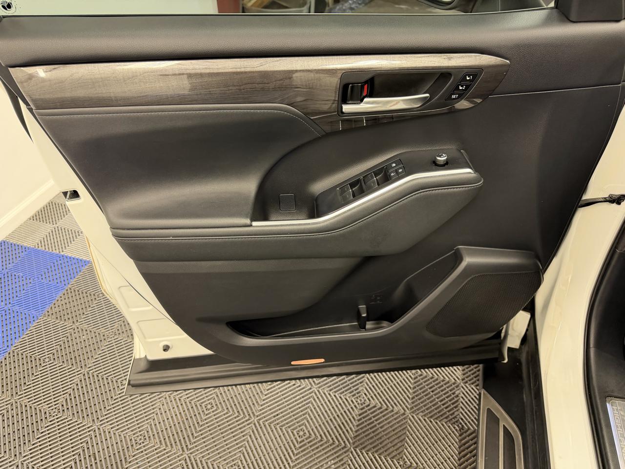 Toyota Highlander Limited FWD (Natl) 2021