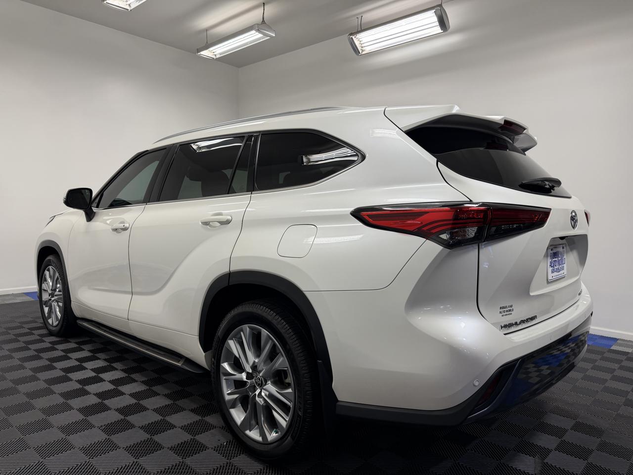 Toyota Highlander Limited FWD (Natl) 2021