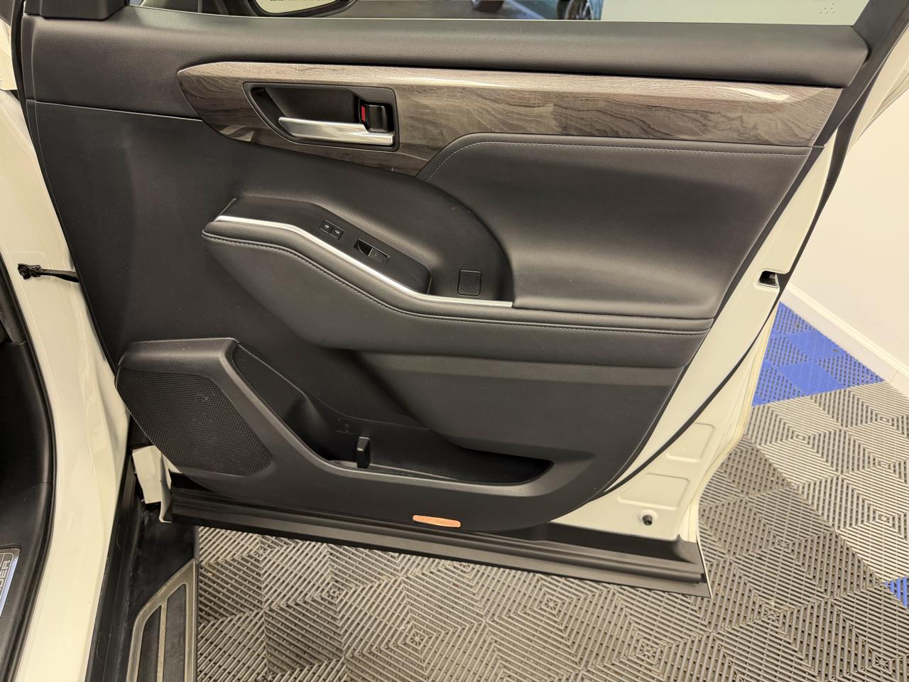 Toyota Highlander Limited FWD (Natl) 2021