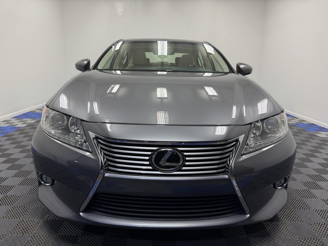 Lexus ES photo 2