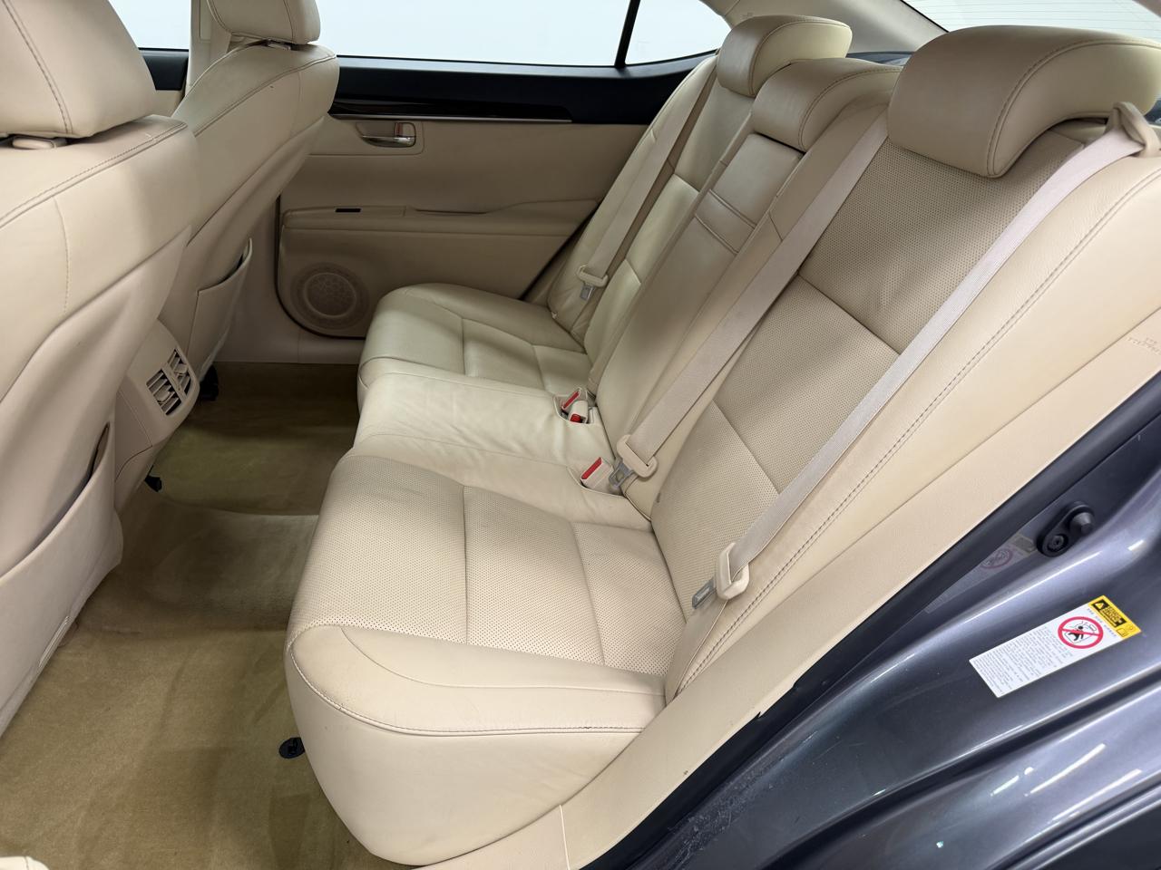 Lexus ES photo 8