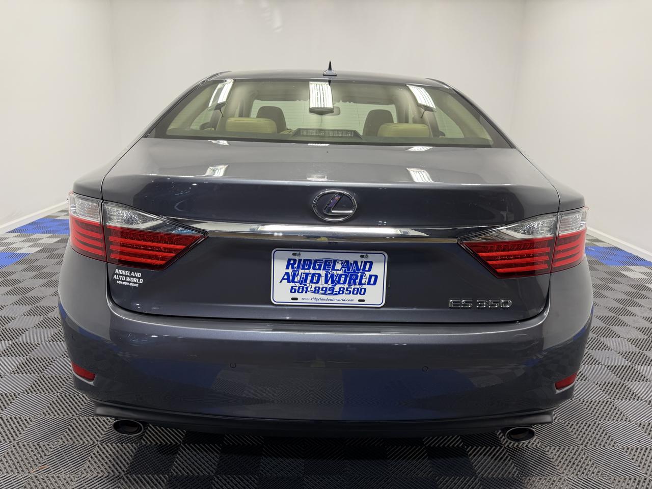 Lexus ES photo 11