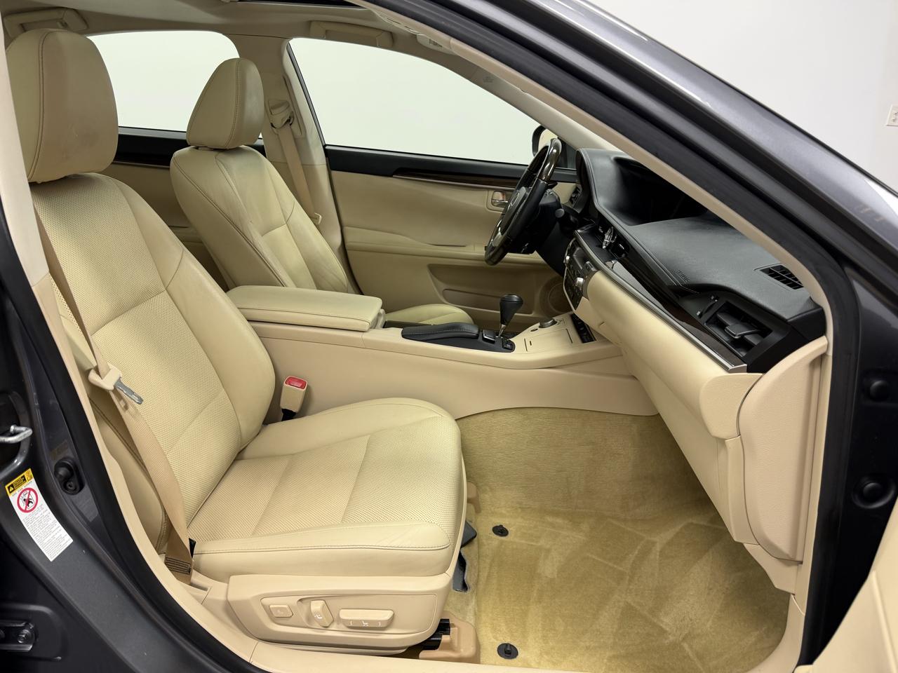 Lexus ES photo 13