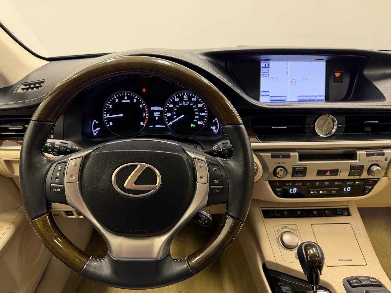 Lexus ES photo 19