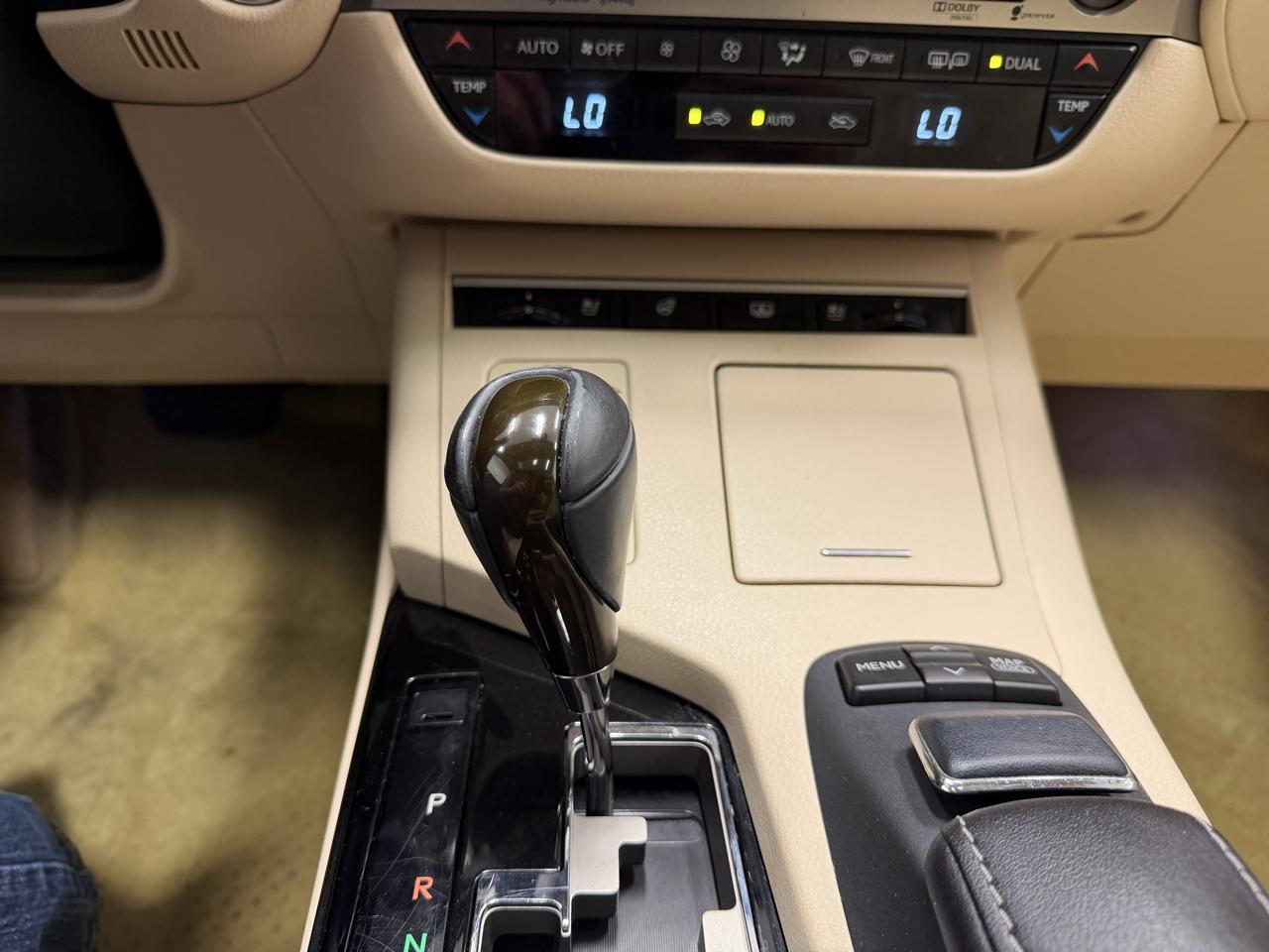 Lexus ES photo 21