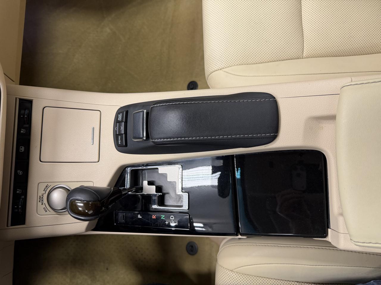 Lexus ES photo 22