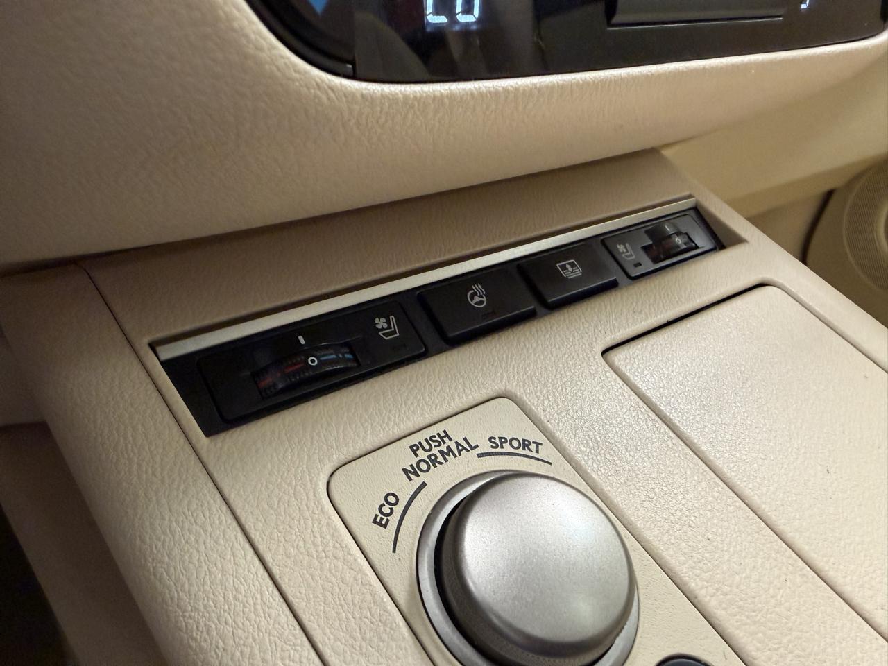 Lexus ES photo 25