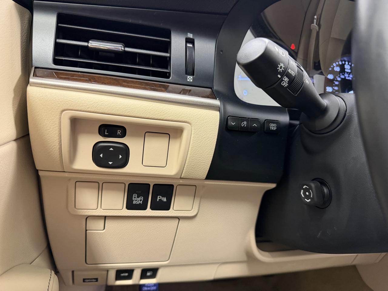 Lexus ES photo 26