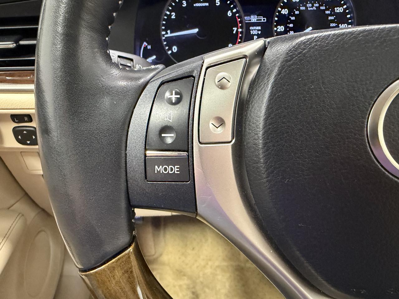 Lexus ES photo 27