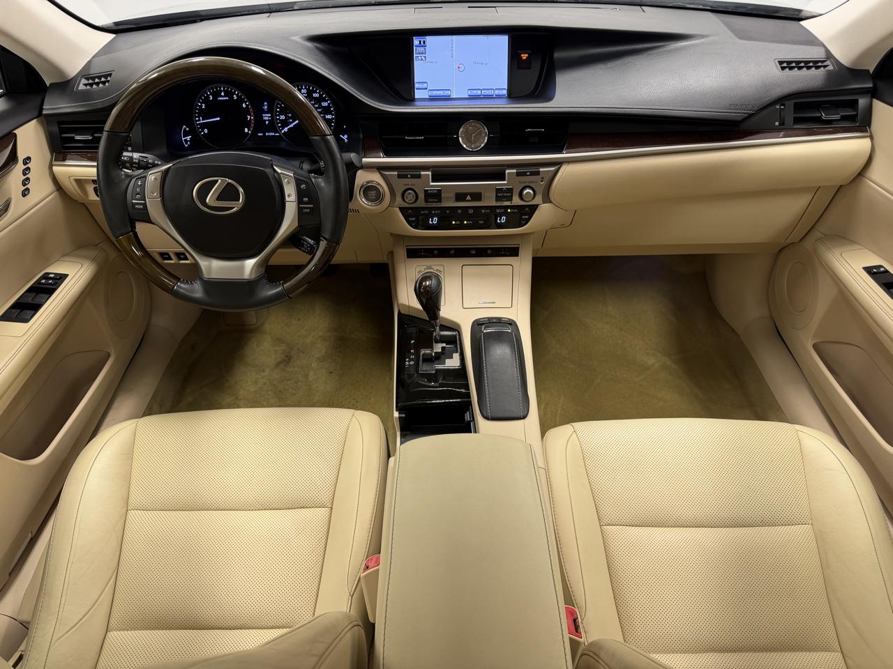 Lexus ES photo 31