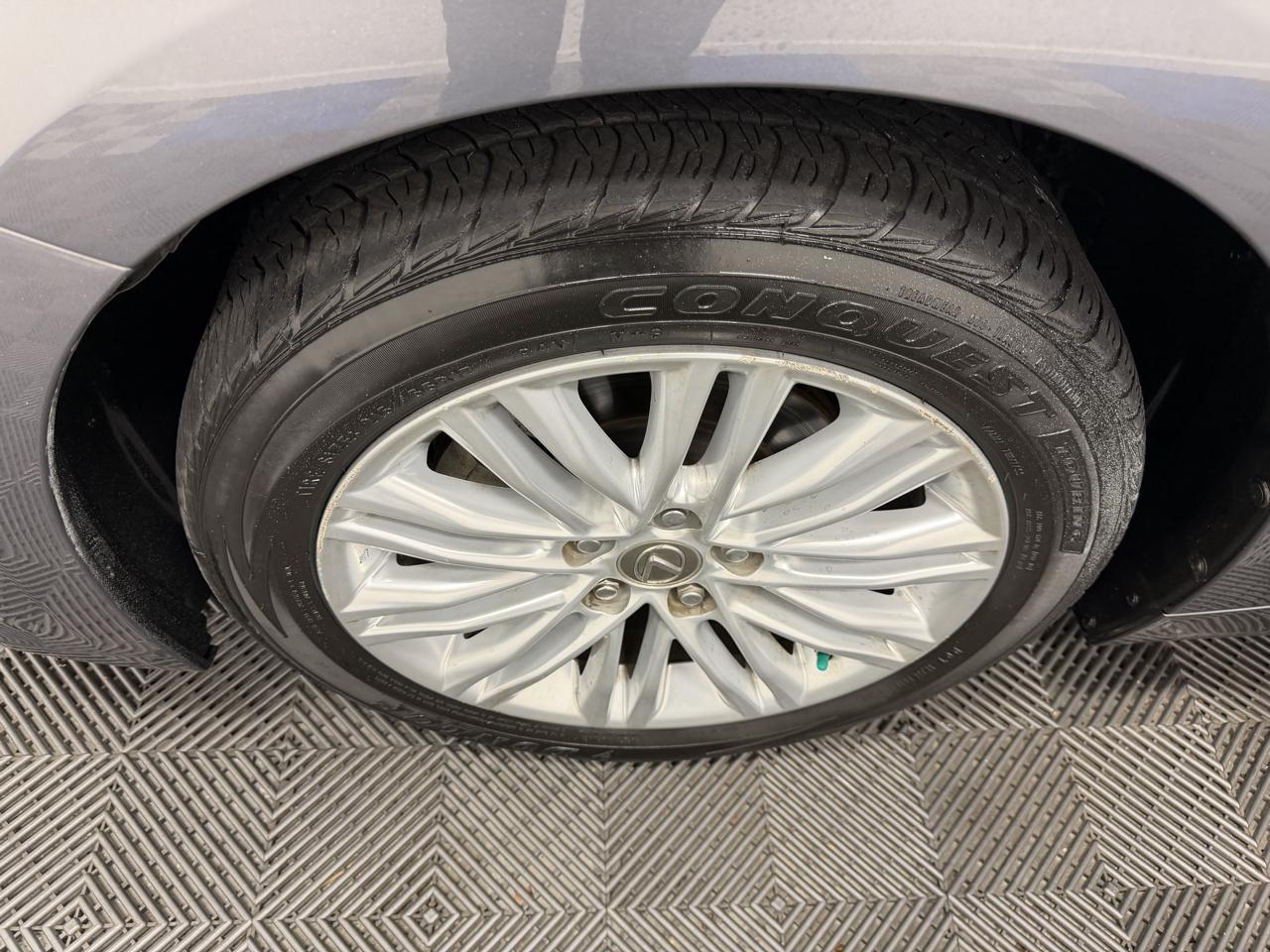 Lexus ES photo 36