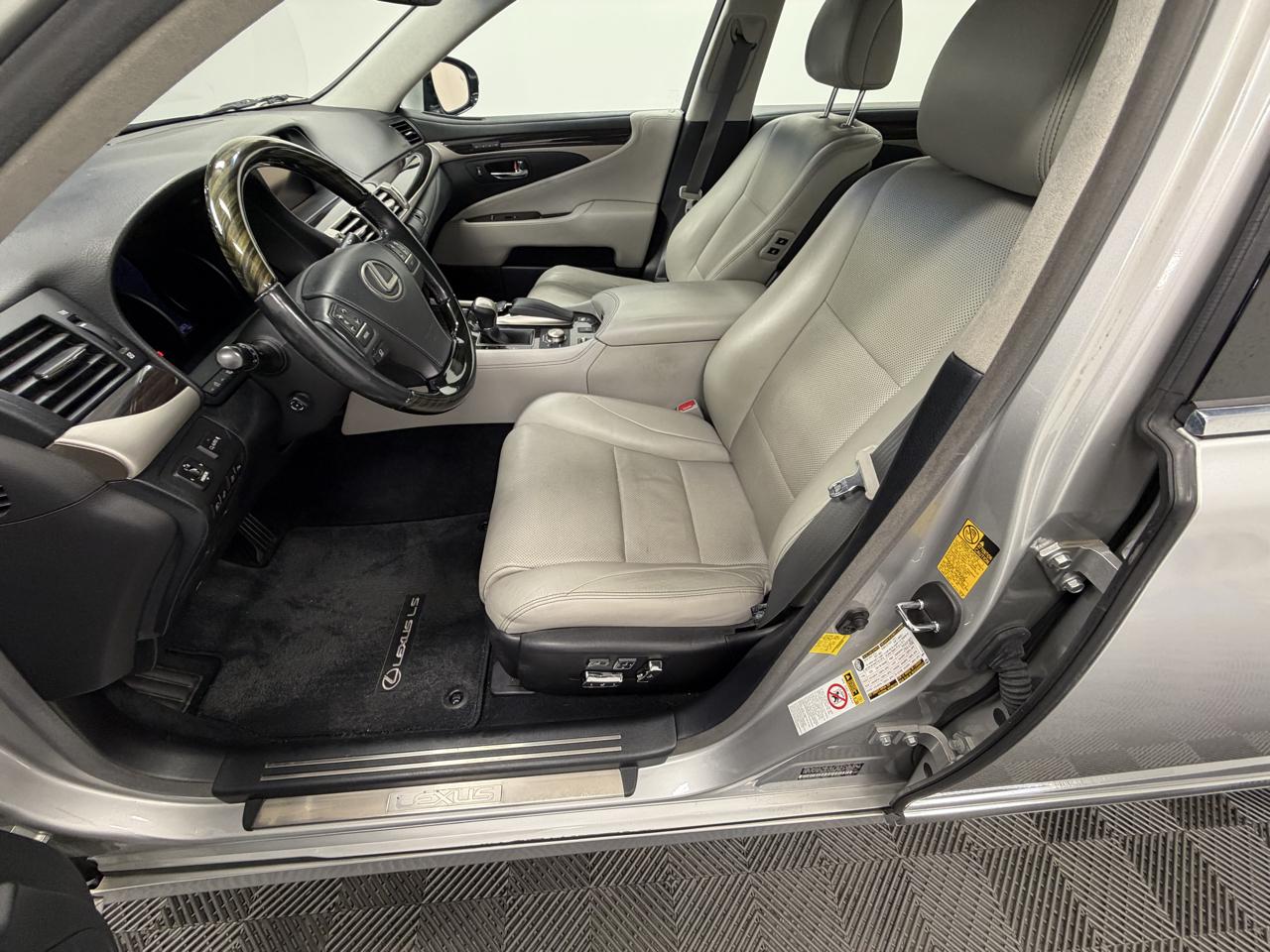 Lexus LS photo 12