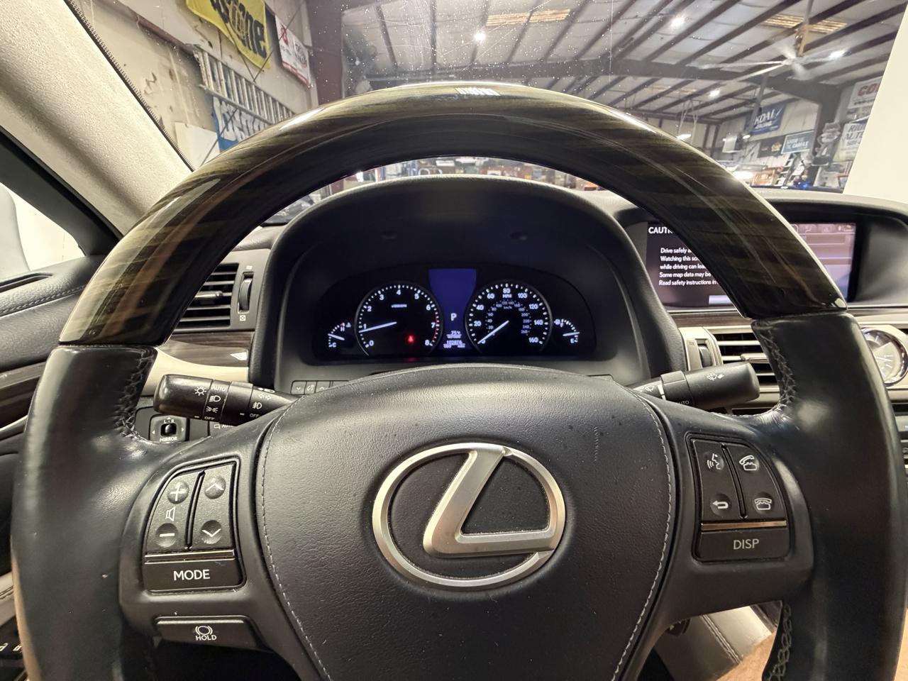 Lexus LS photo 16
