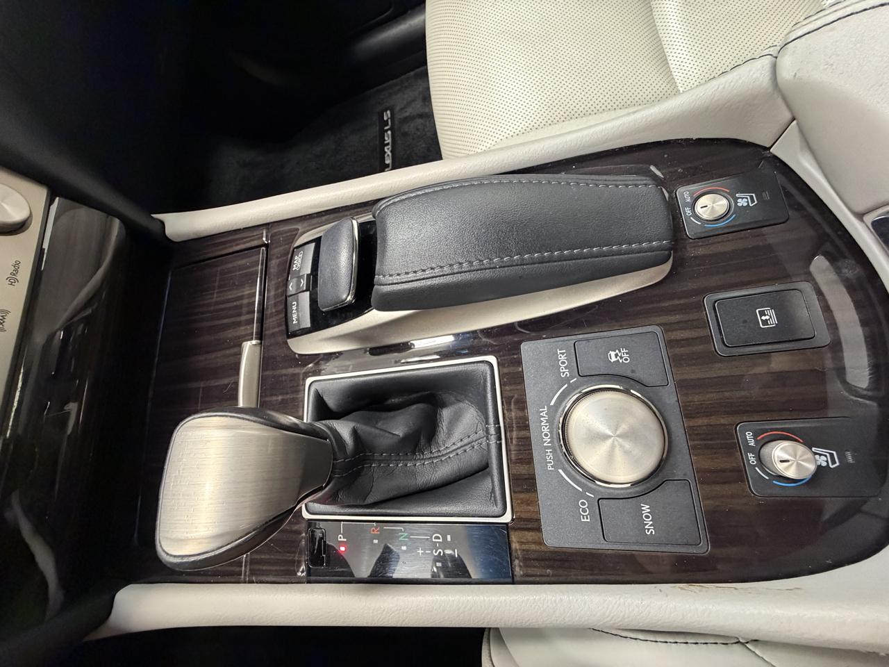 Lexus LS photo 19