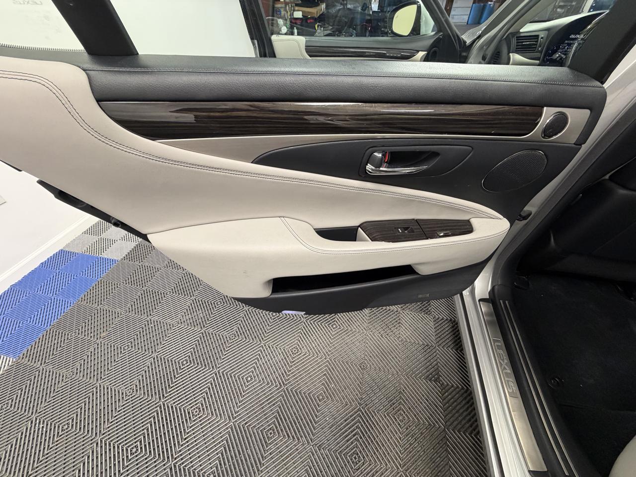 Lexus LS photo 22