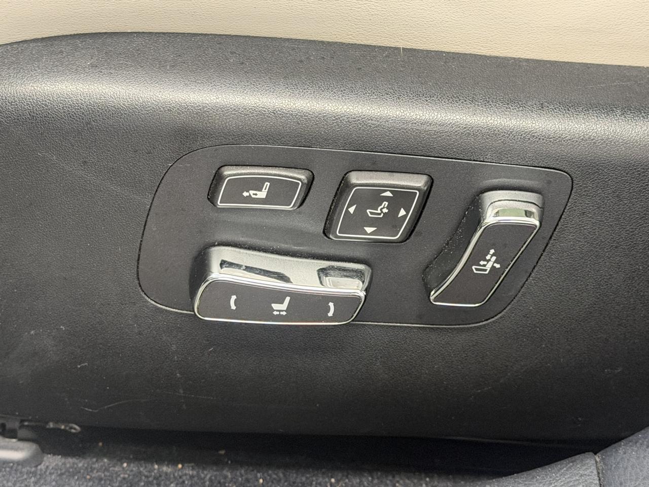 Lexus LS photo 31