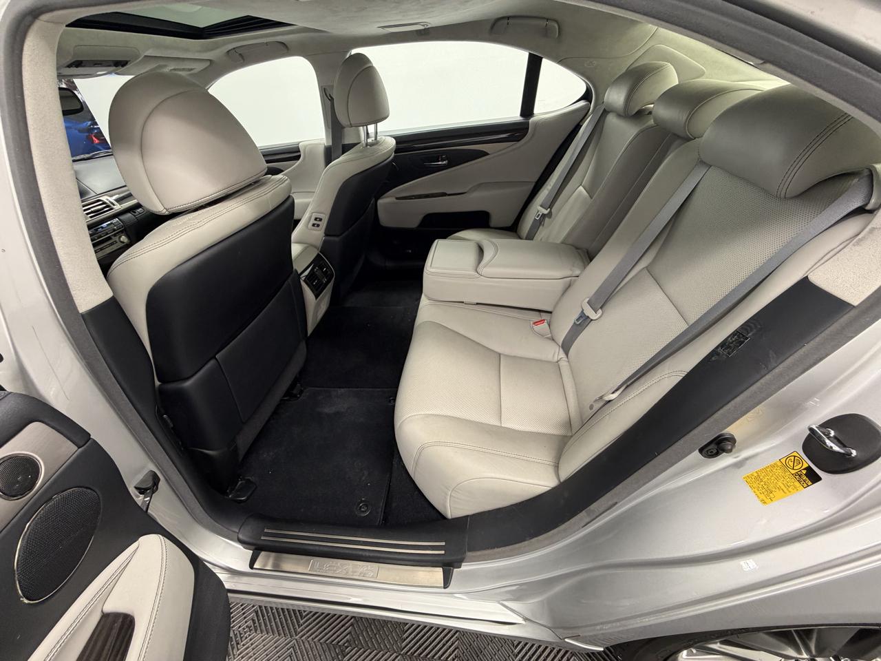 Lexus LS photo 32
