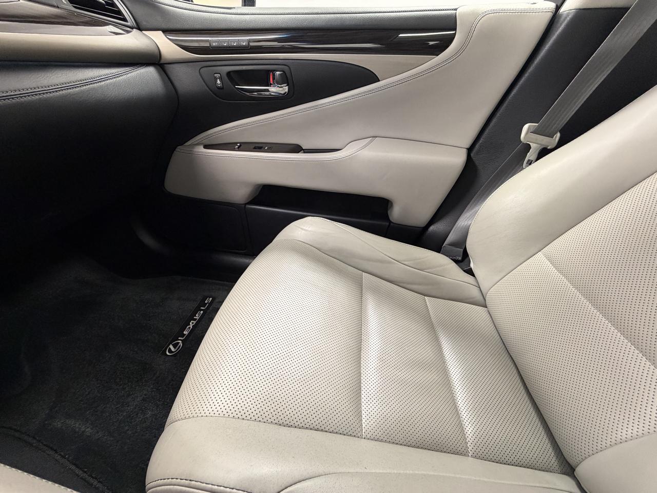 Lexus LS photo 33