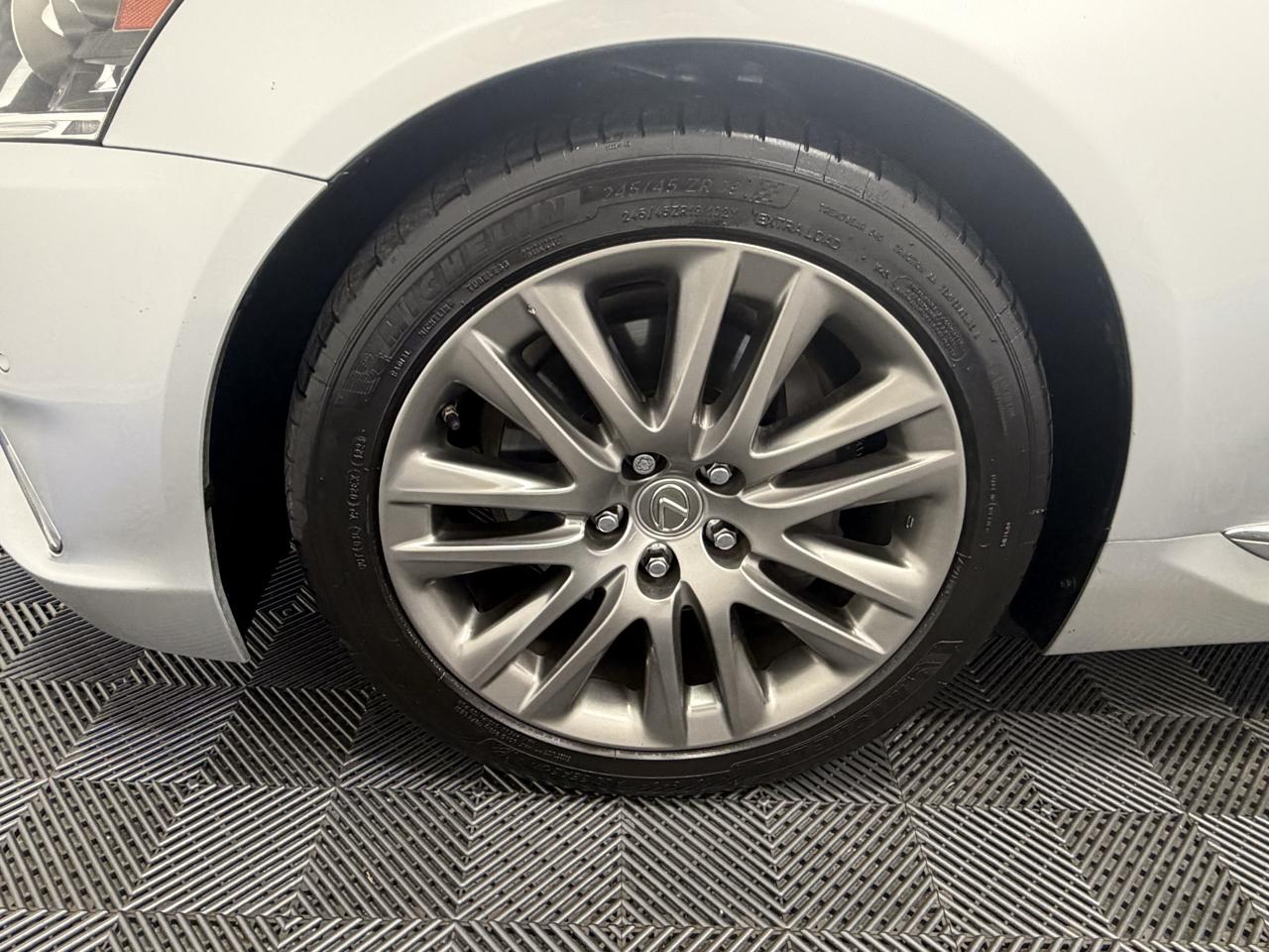 Lexus LS photo 42