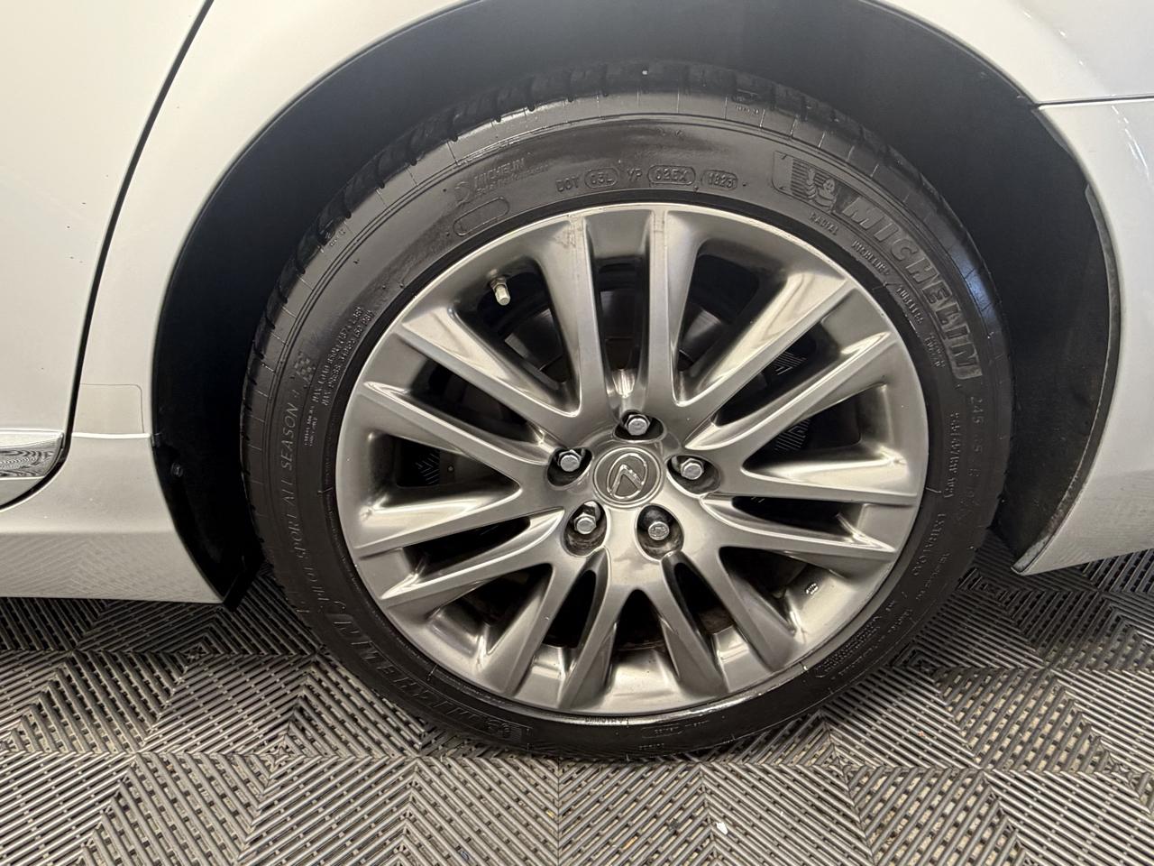 Lexus LS photo 43