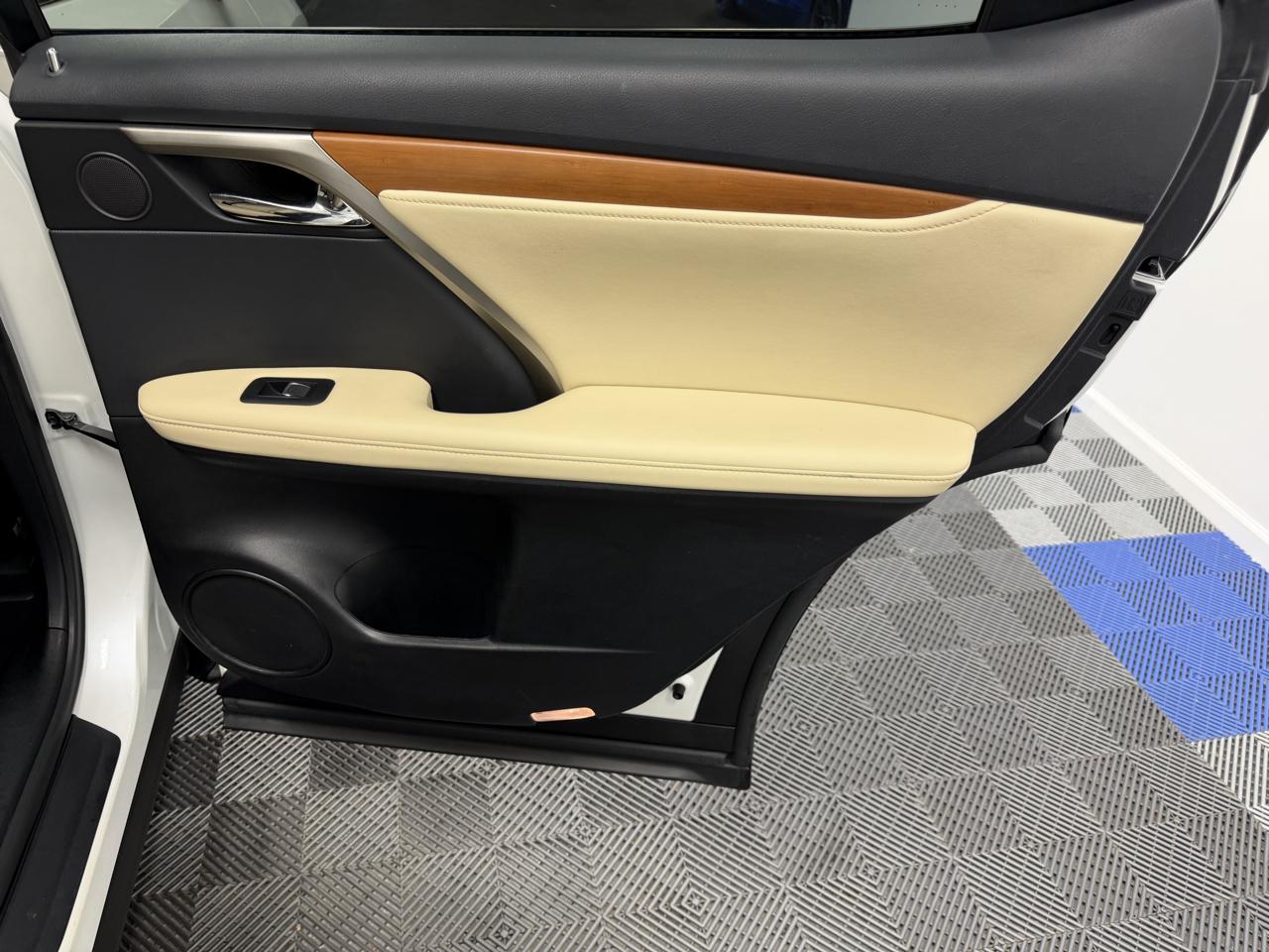 Lexus RX photo 17