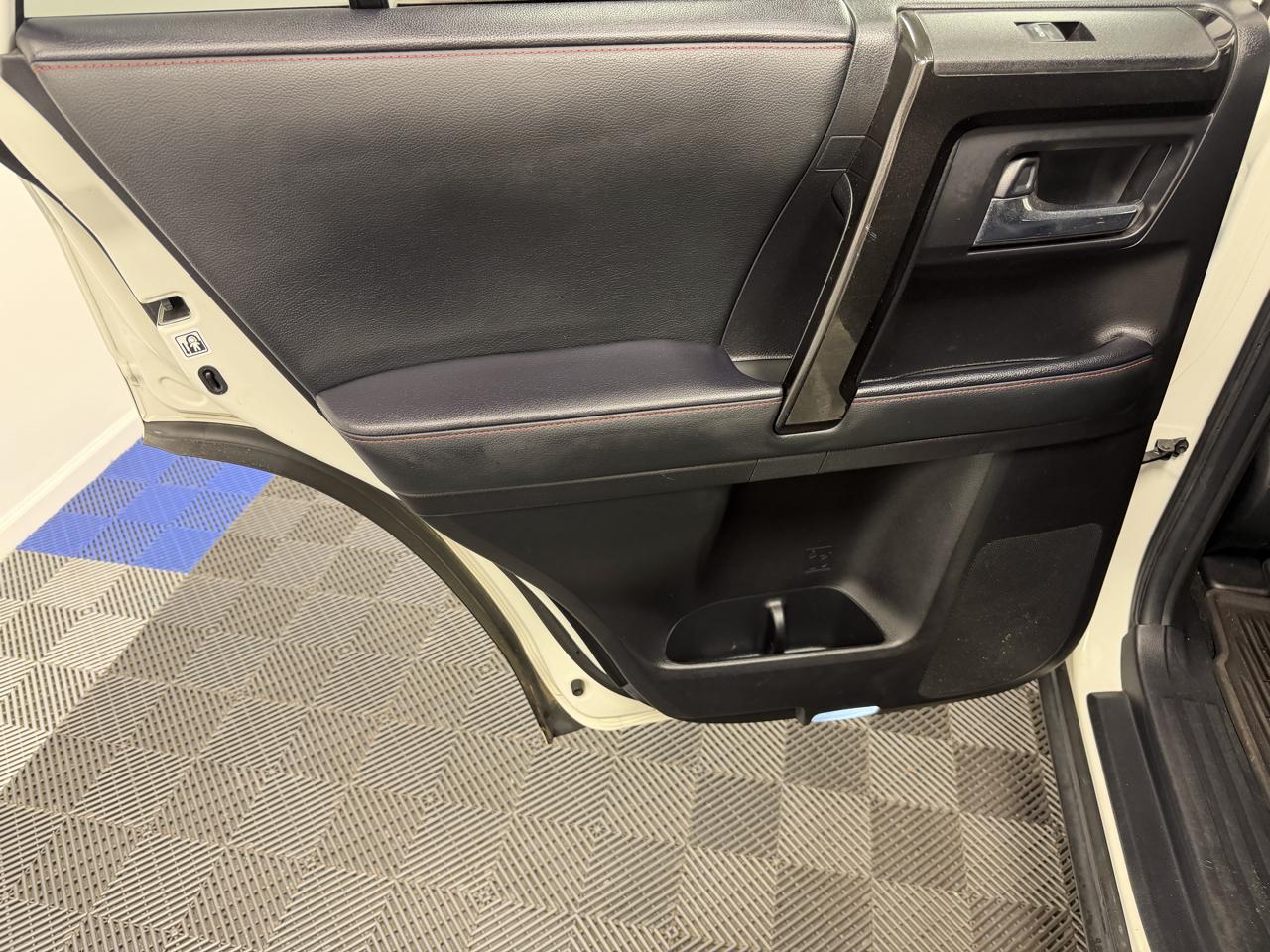 Toyota 4Runner Venture 4WD (Natl) 2021