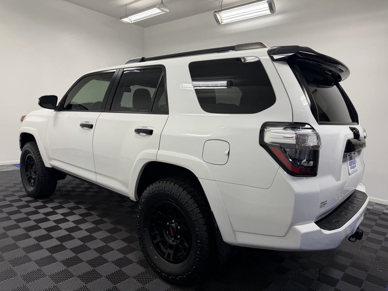 Toyota 4Runner Venture 4WD (Natl) 2021