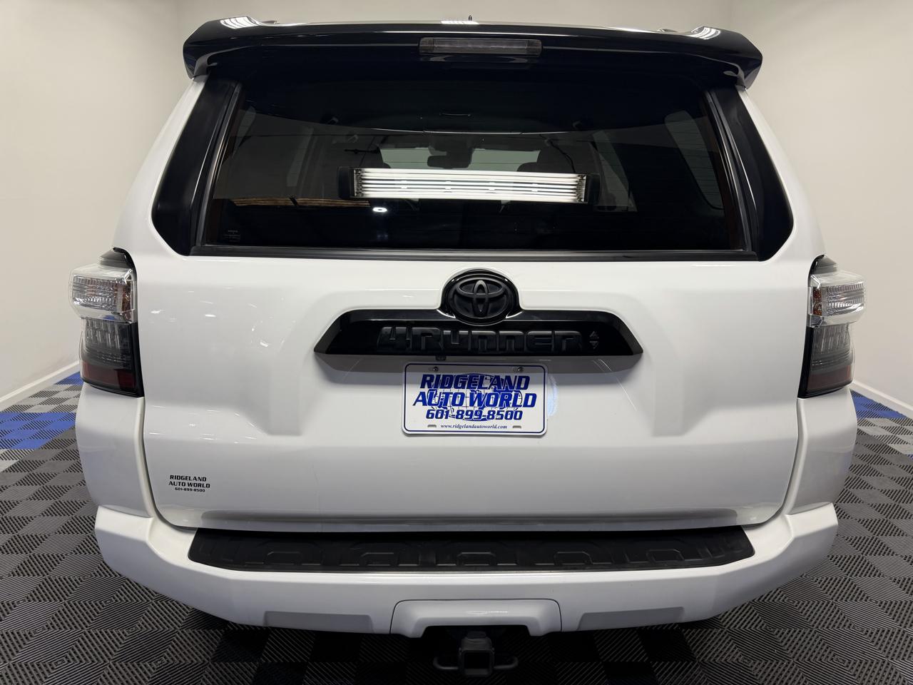Toyota 4Runner Venture 4WD (Natl) 2021