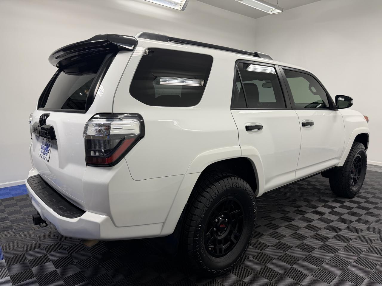 Toyota 4Runner Venture 4WD (Natl) 2021