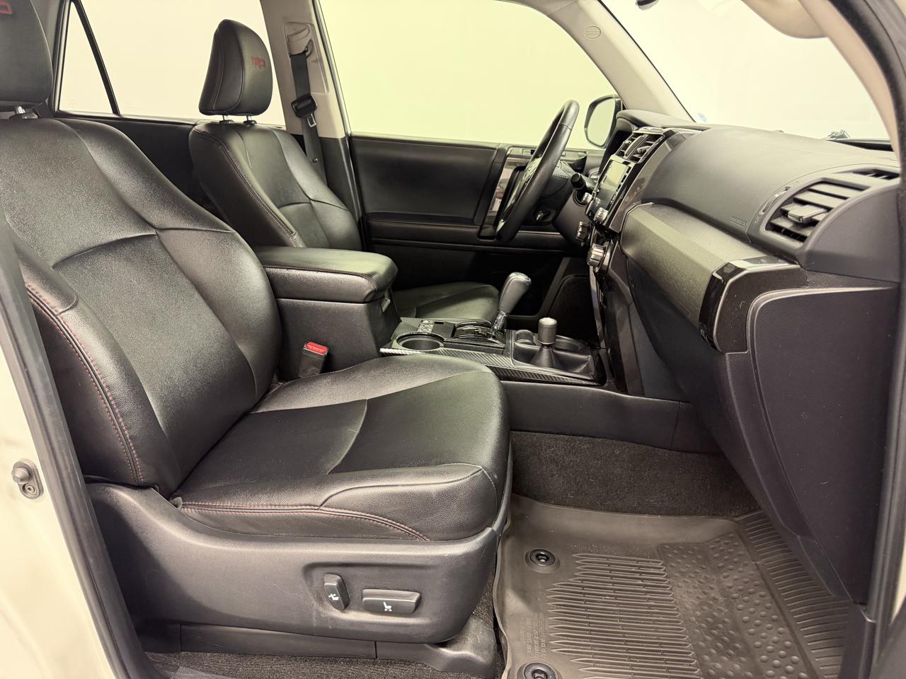 Toyota 4Runner Venture 4WD (Natl) 2021