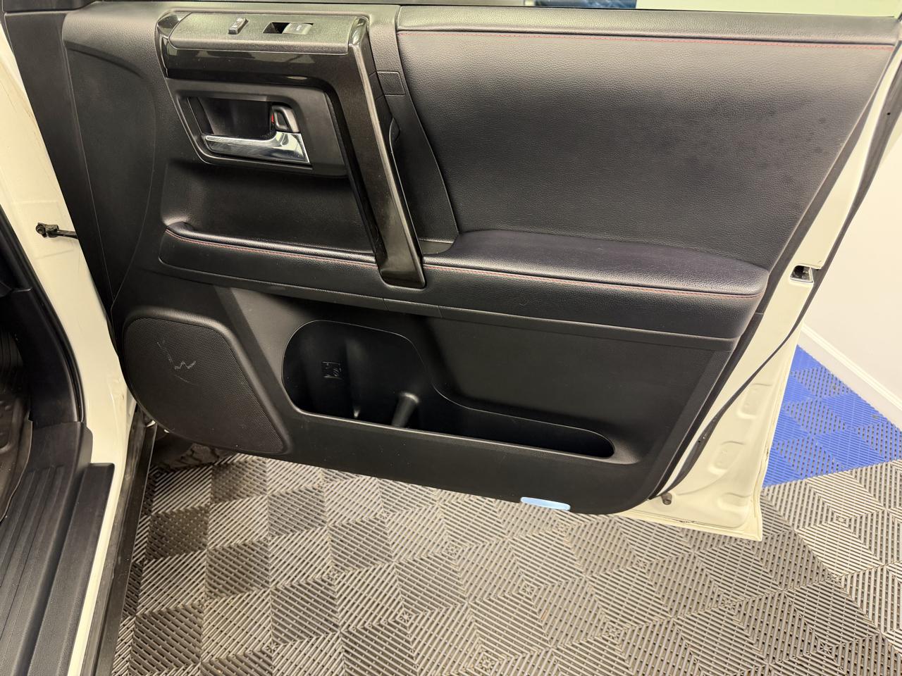 Toyota 4Runner Venture 4WD (Natl) 2021